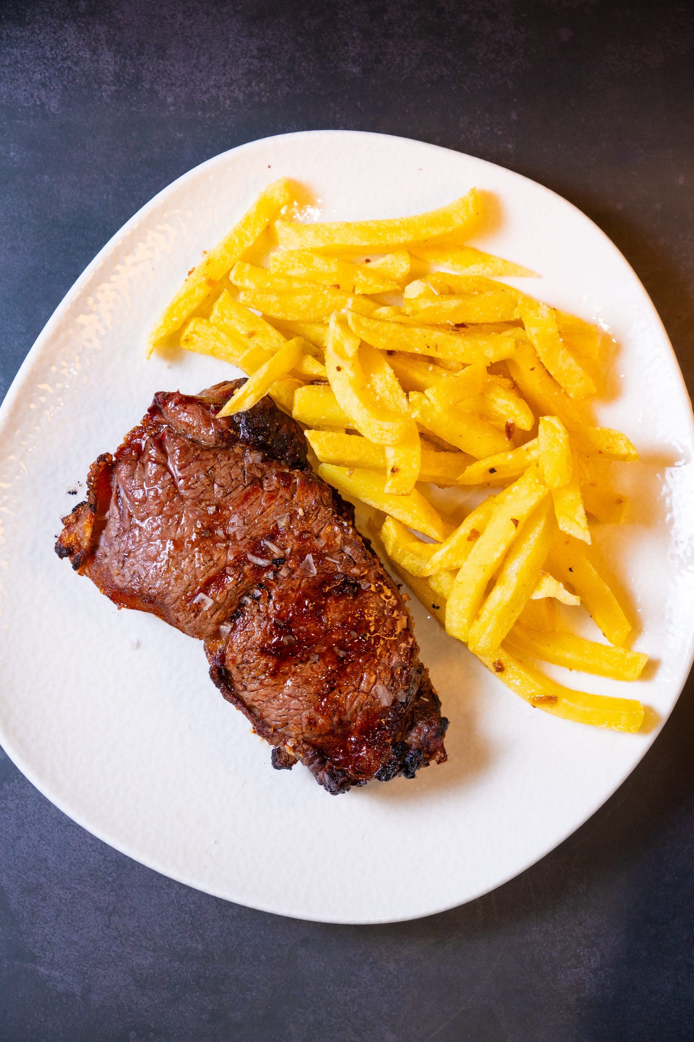 Carne a la brasa a domicilio en Vigo — Delfín Delivery