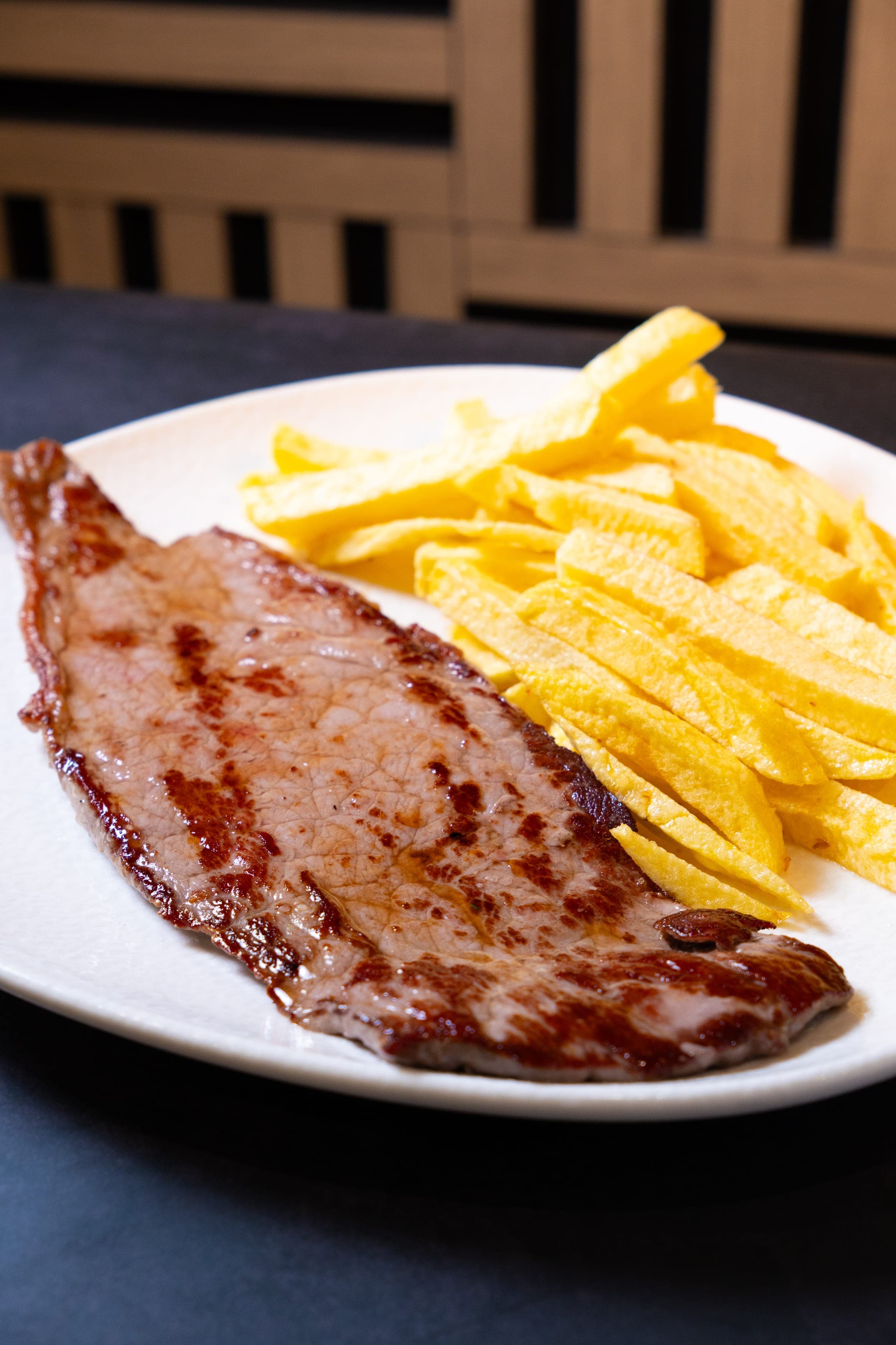 Carne a la brasa a domicilio en Vigo — Delfín Delivery